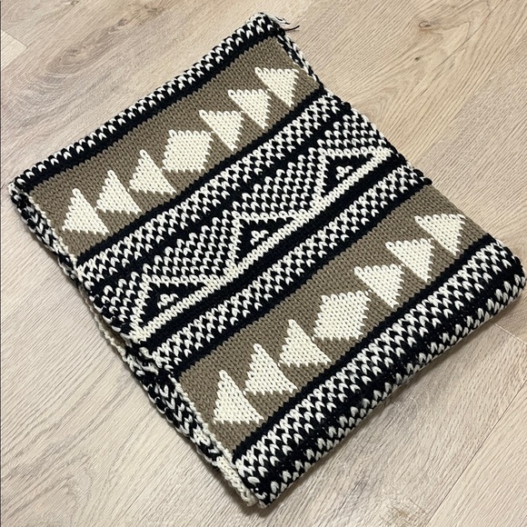 Geometric Patterned Knit Infinity Scarf - Picture 2 of 2